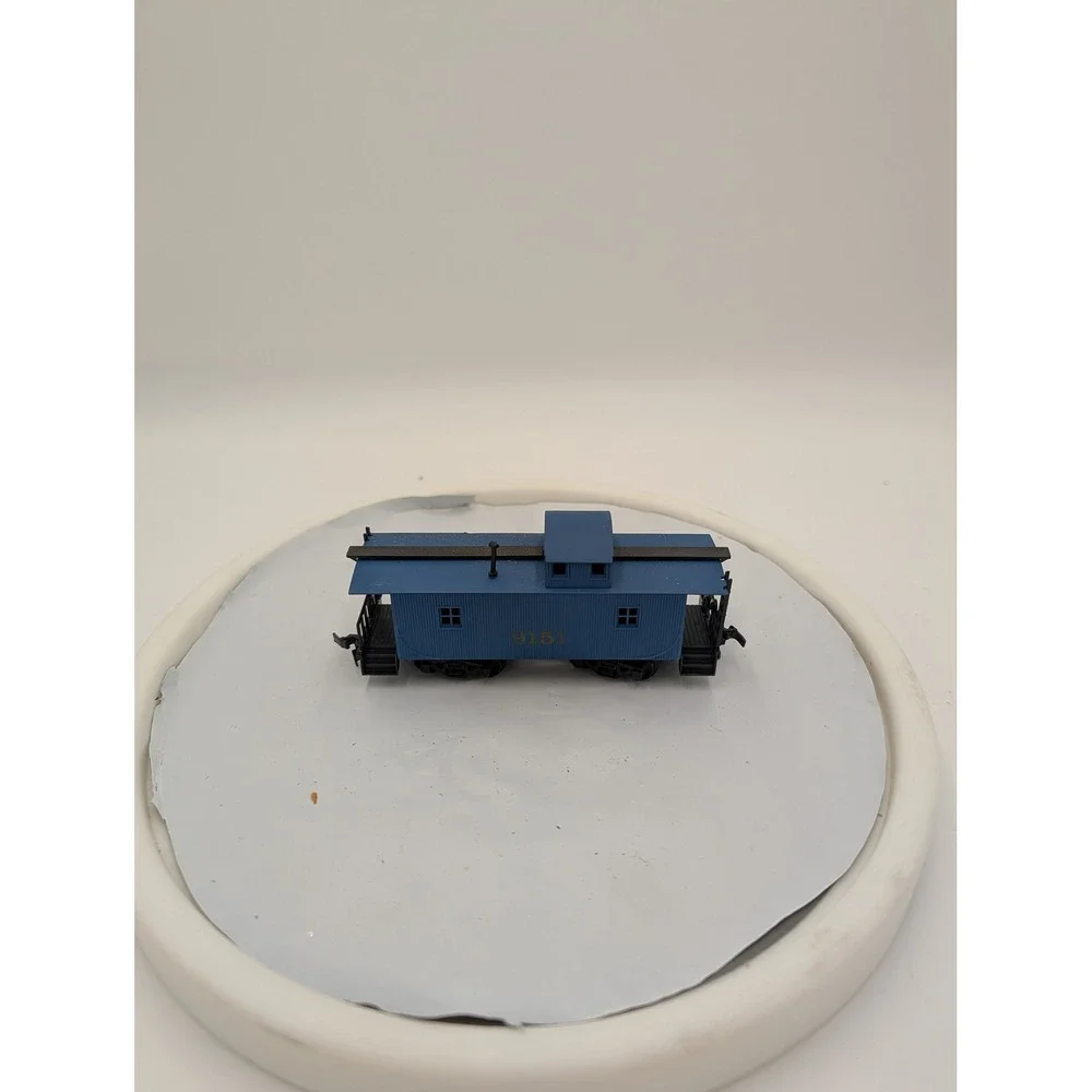HO Scale Blue Caboose 9151 Model Train Rolling Stock Rail Car